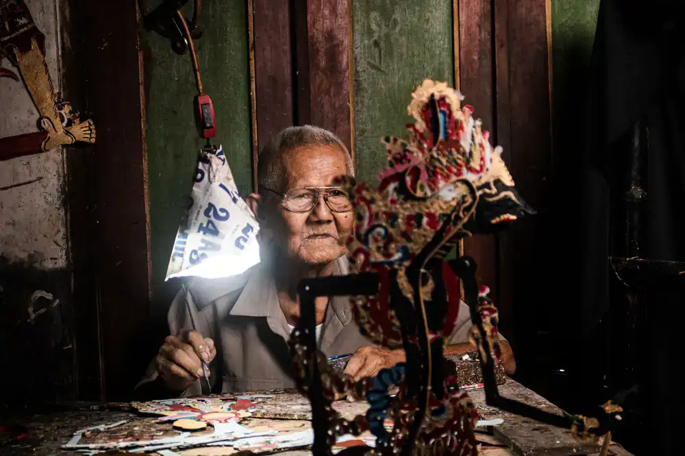 A solo craftsman puppet from The Artisan's Dream
